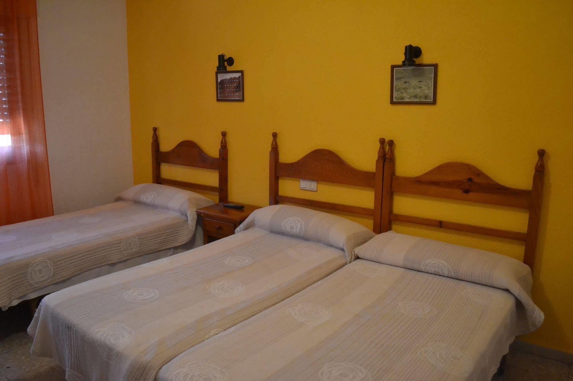 Hostal Avenida Arenas de San Pedro Extérieur photo