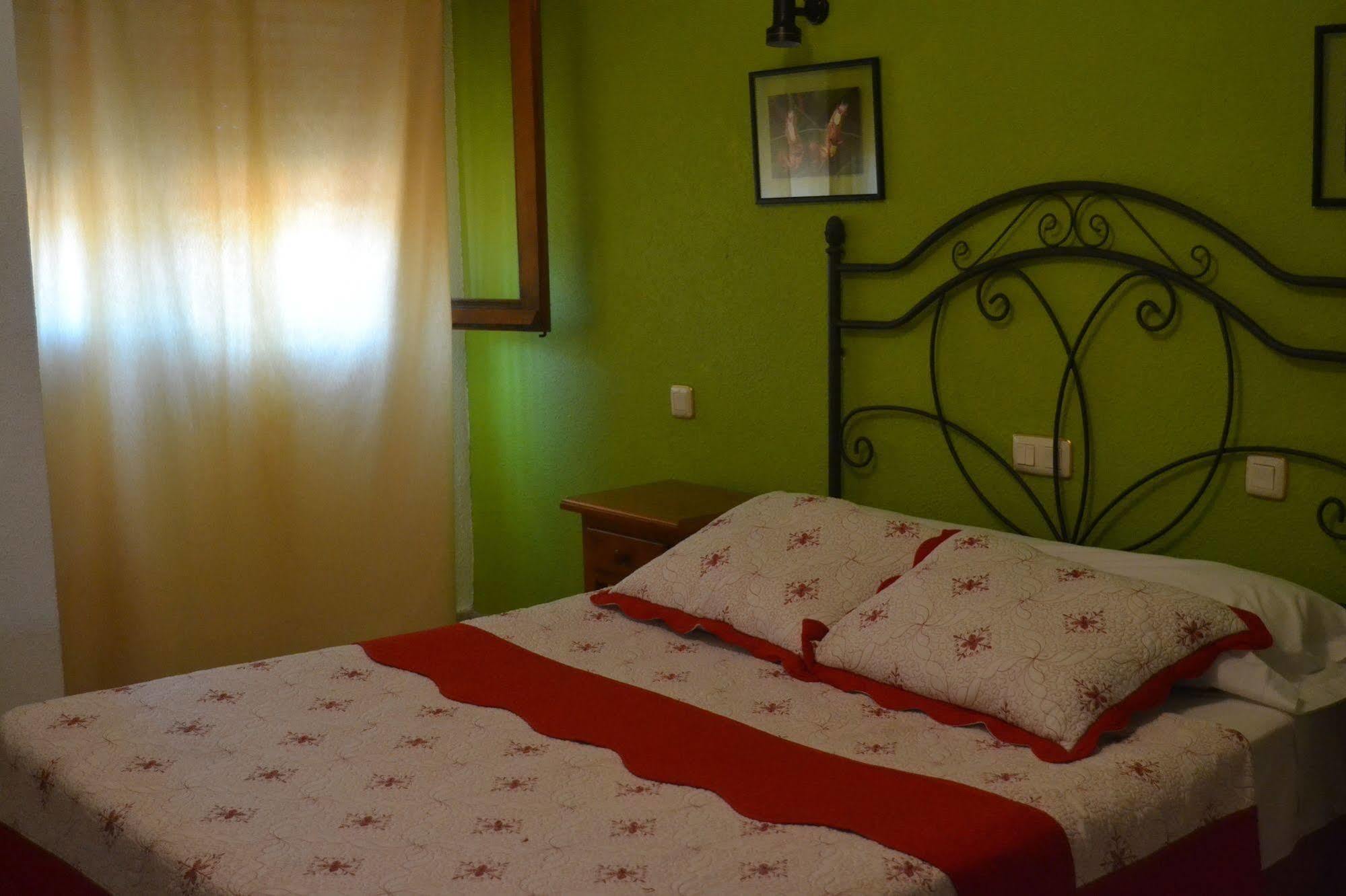 Hostal Avenida Arenas de San Pedro Extérieur photo